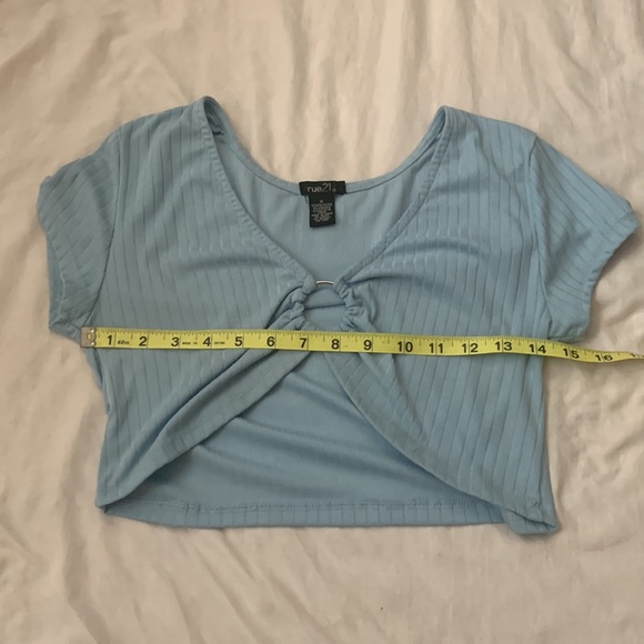 RUE 21 baby blue Crop Top with keyhole middle - Picture 4 of 6